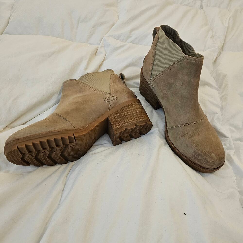 Sorel Cate Chelsea Cut Booties Women Size 7 Tan Suede Ankle Boots Block Heel